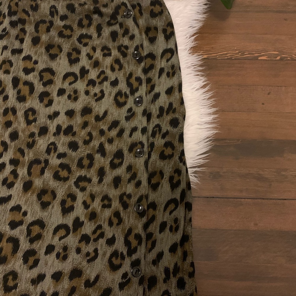 Leopard print, elastic waist, split hem skirt - Picture 3 of 5
